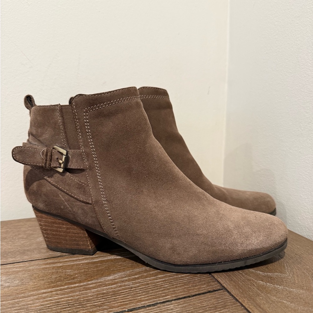 Blondo Boots Womens Sz 9.5 M Idra Chelsea Ankle Booties Brown Waterproof Heels